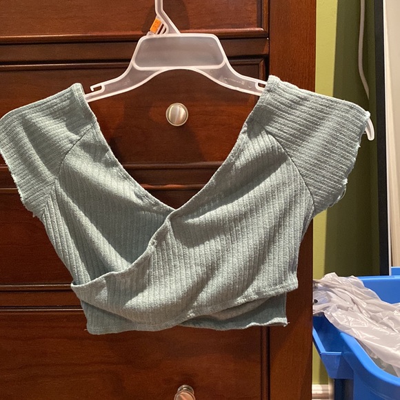 Shein cross body crop top - Picture 3 of 4